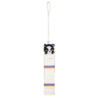 Hanging Kitty Scratch Post is covered in a durable material that your pet will find incredibly satisfying against their claws